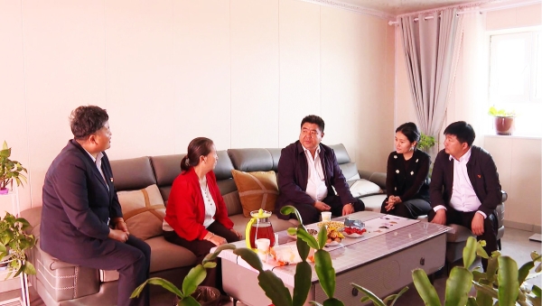 烏蘇市四套班子領(lǐng)導(dǎo)開(kāi)展走訪慰問(wèn)活動(dòng)